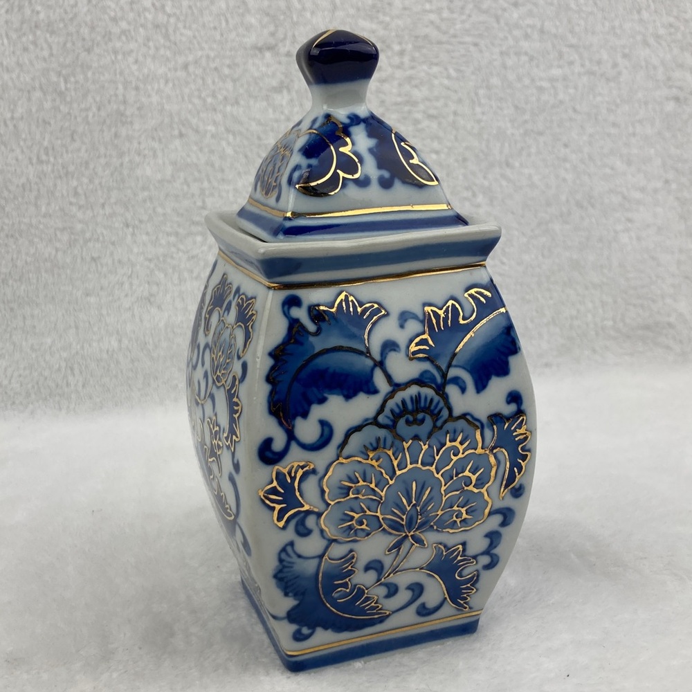 Blue & White Floral Ceramic Ginger Jar with Lid - Home Art 6”